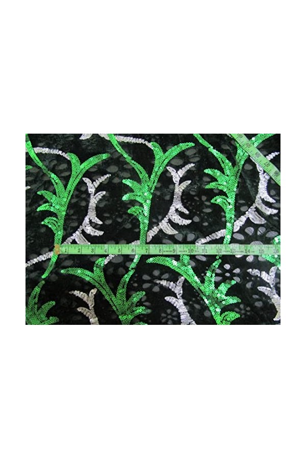 Séquence avec filet et velours, broderie verte et argentée 147,3 cm de large [10527]